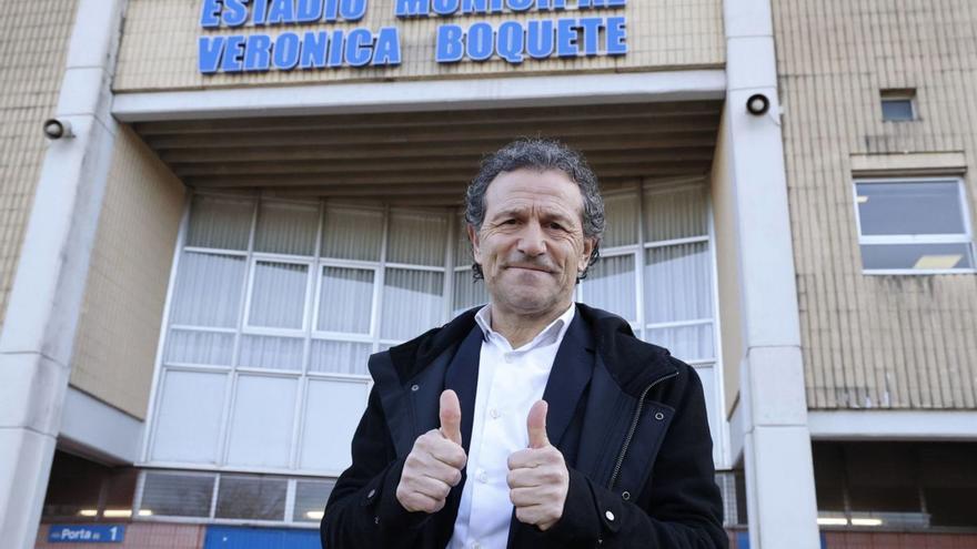 Luisito, técnico del Compostela, el día de su presentación en el Vero Boquete. | ECG