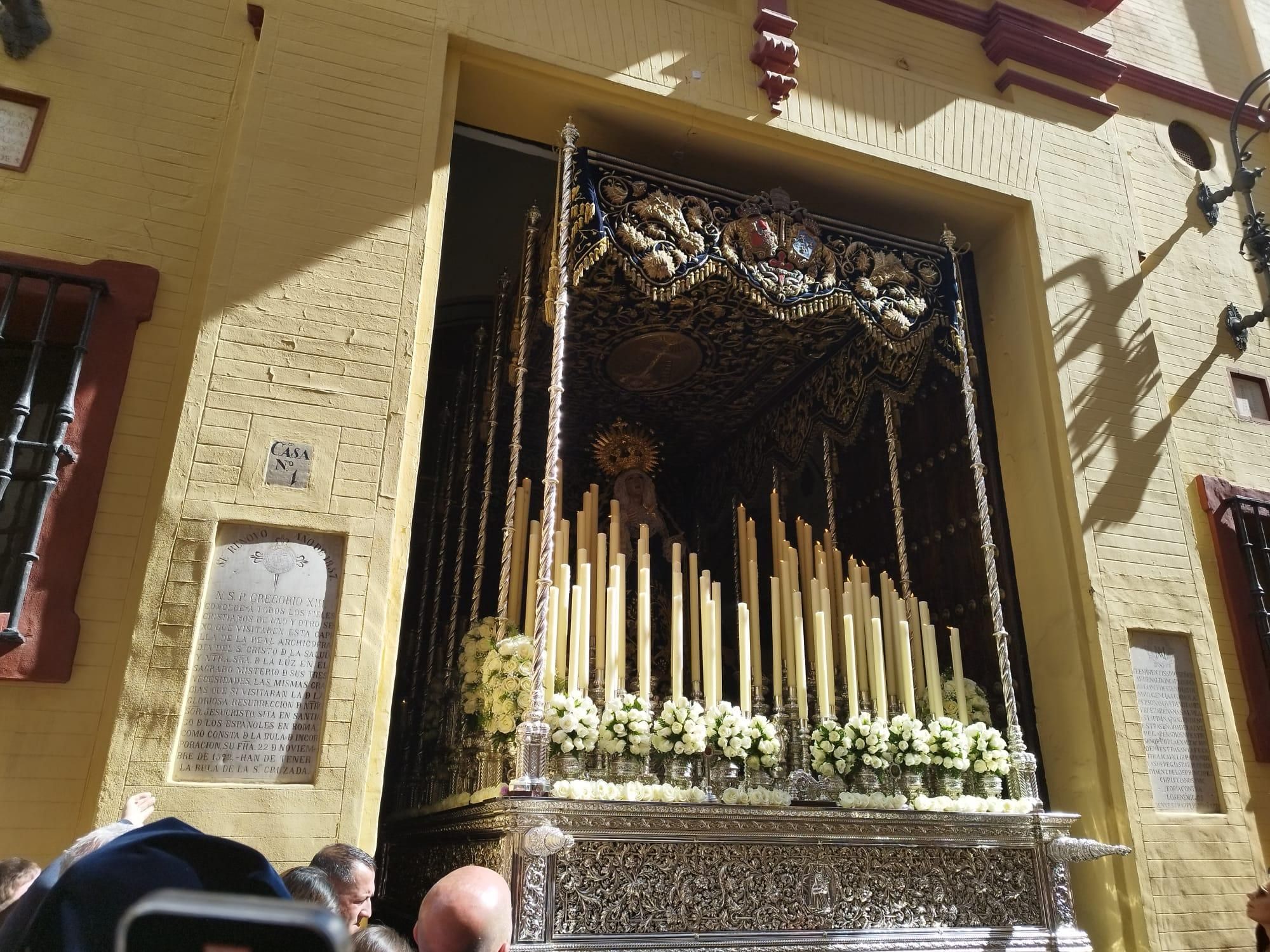 Primera levantá de la Virgen del Mayor Dolor en su Soledad de la hermandad de la Carretería