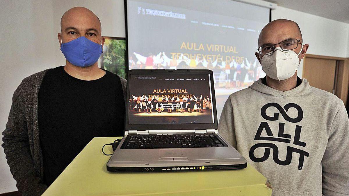 Henrique Vázquez y José Garrido, ayer en la presentación del aula virtual.