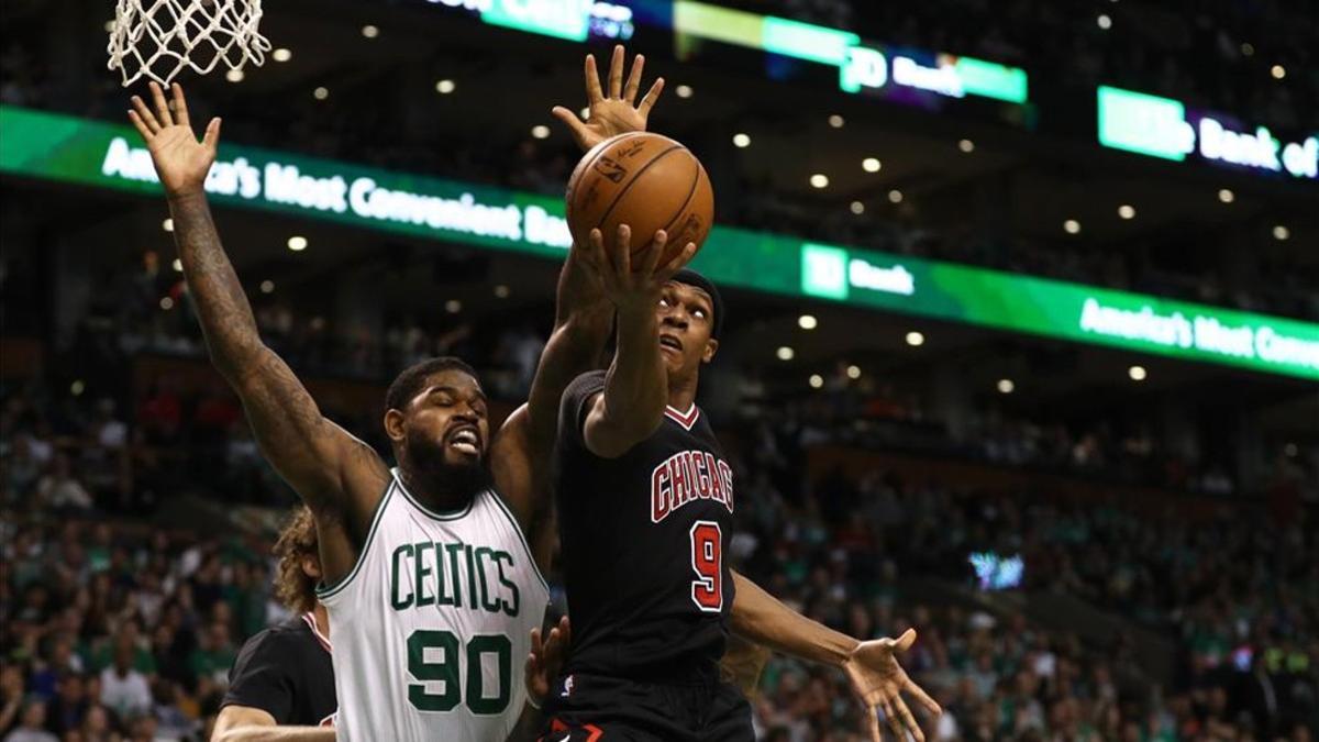 Rondo se fracturó el pulgar en el tercer cuarto pero siguó jugando