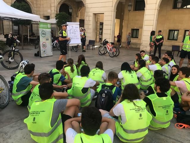 Los jóvenes apuestan por subirse la bicicleta en la jornada de Biciescuela de la Semana Europea de la Movilidad