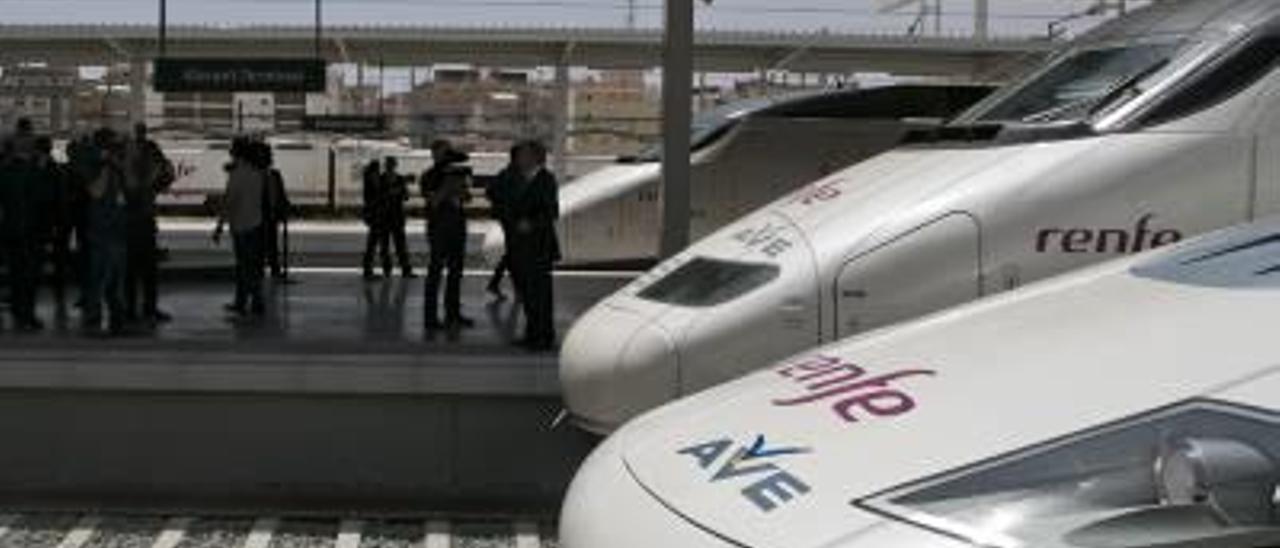 El operador privado el AVE entre Alicante y Madrid tendrá que alquilar los trenes a Renfe.