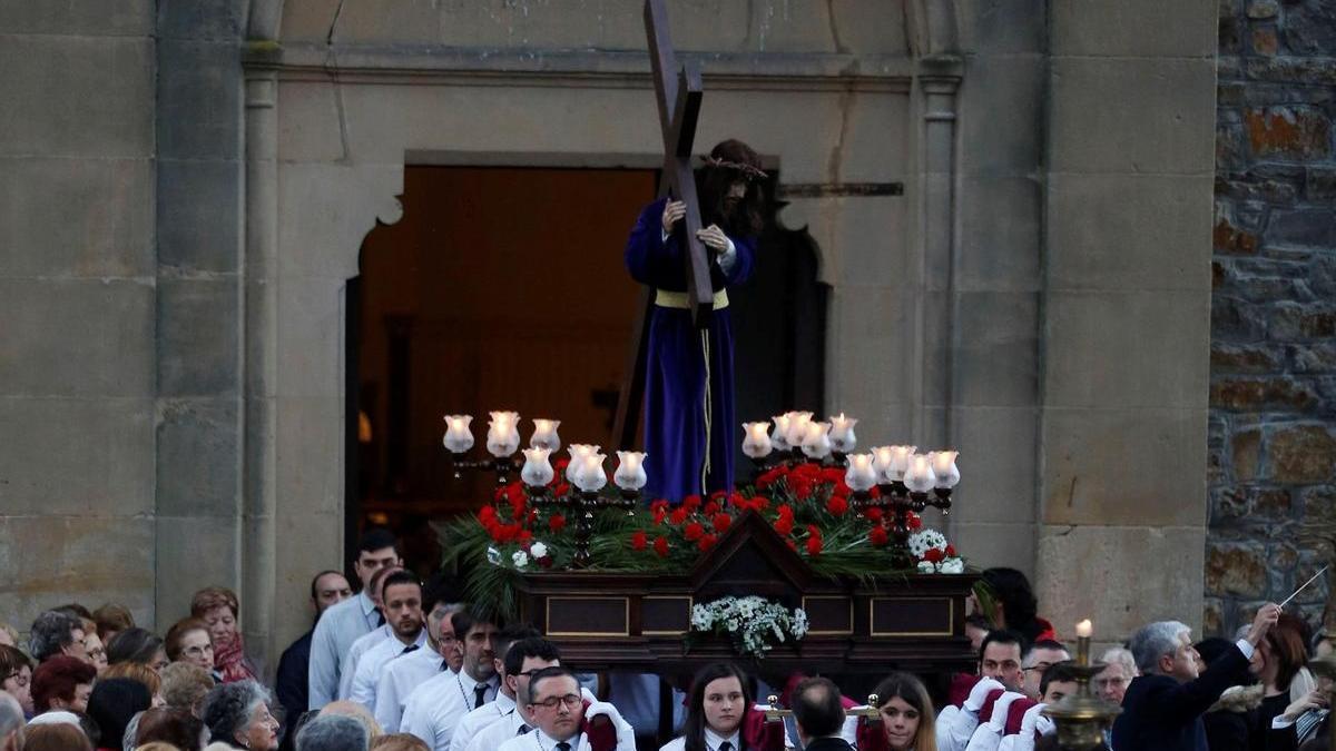 La Semana Santa de las Cuencas en seis pasos: procesiones en Laviana,  Aller, Lena y San Martín - La Nueva España