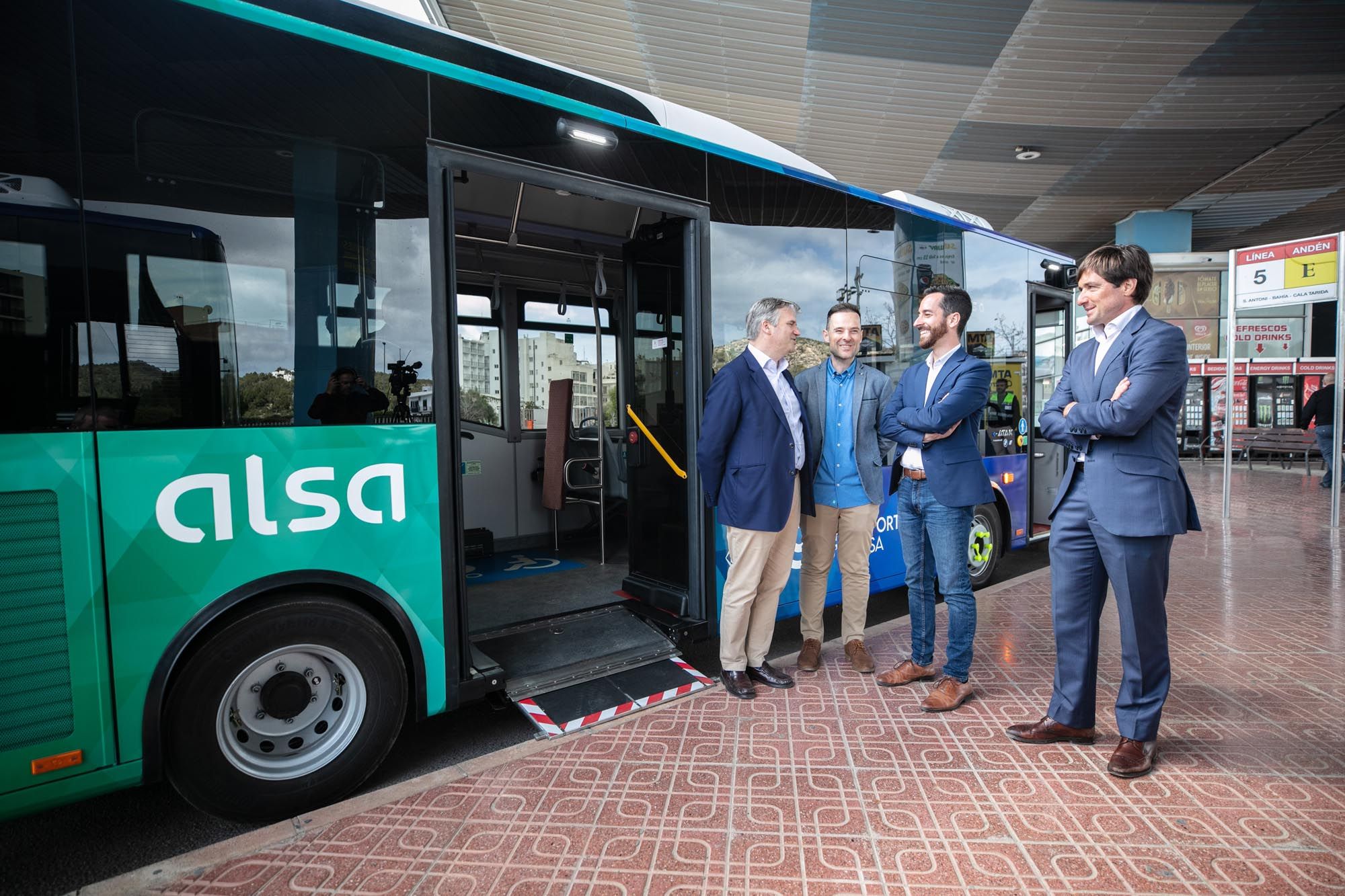 Dos nuevos autobuses eléctricos en Ibiza