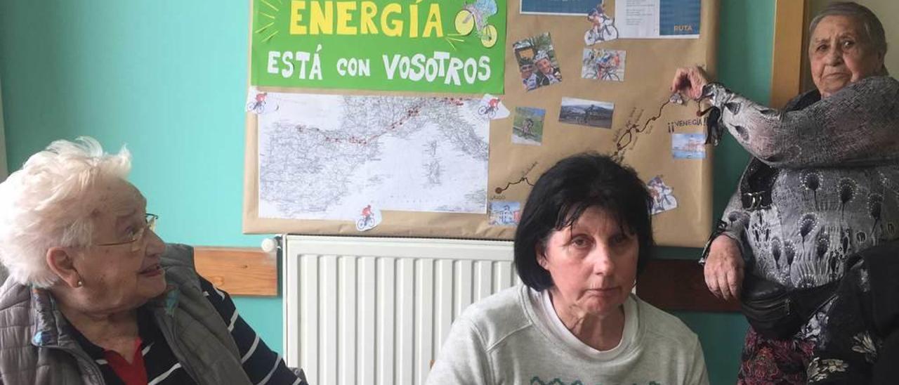 Pilar Luengo, Hilda Fernández y Vera Pumares, quien mueve la ruta.