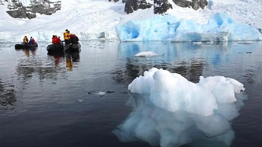 Descubren un gran sistema de cañones bajo el hielo de la Antártida
