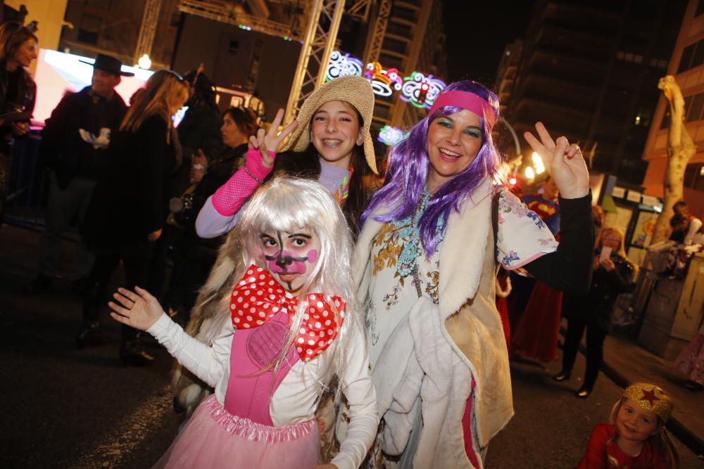 La Rambla de Alicante se llena de disfraces por el Carnaval 2019