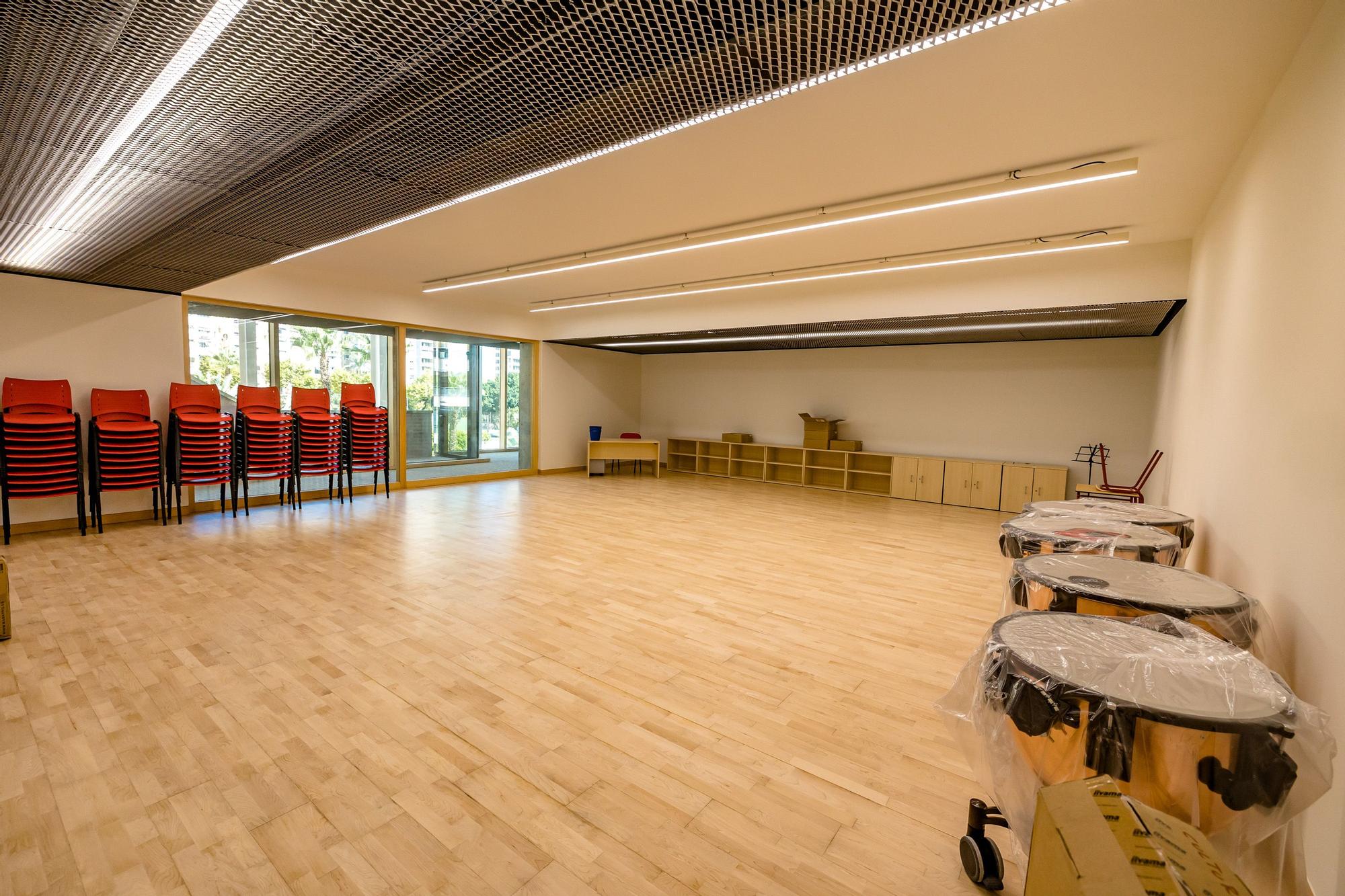 Los centros de estudios profesionales de Música y Danza estrenan por fin su nueva sede en la avenida de Europa tras más de una década de espera. El Ayuntamiento ultima los trabajos para amueblar y equipar el edificio en tiempo récord
