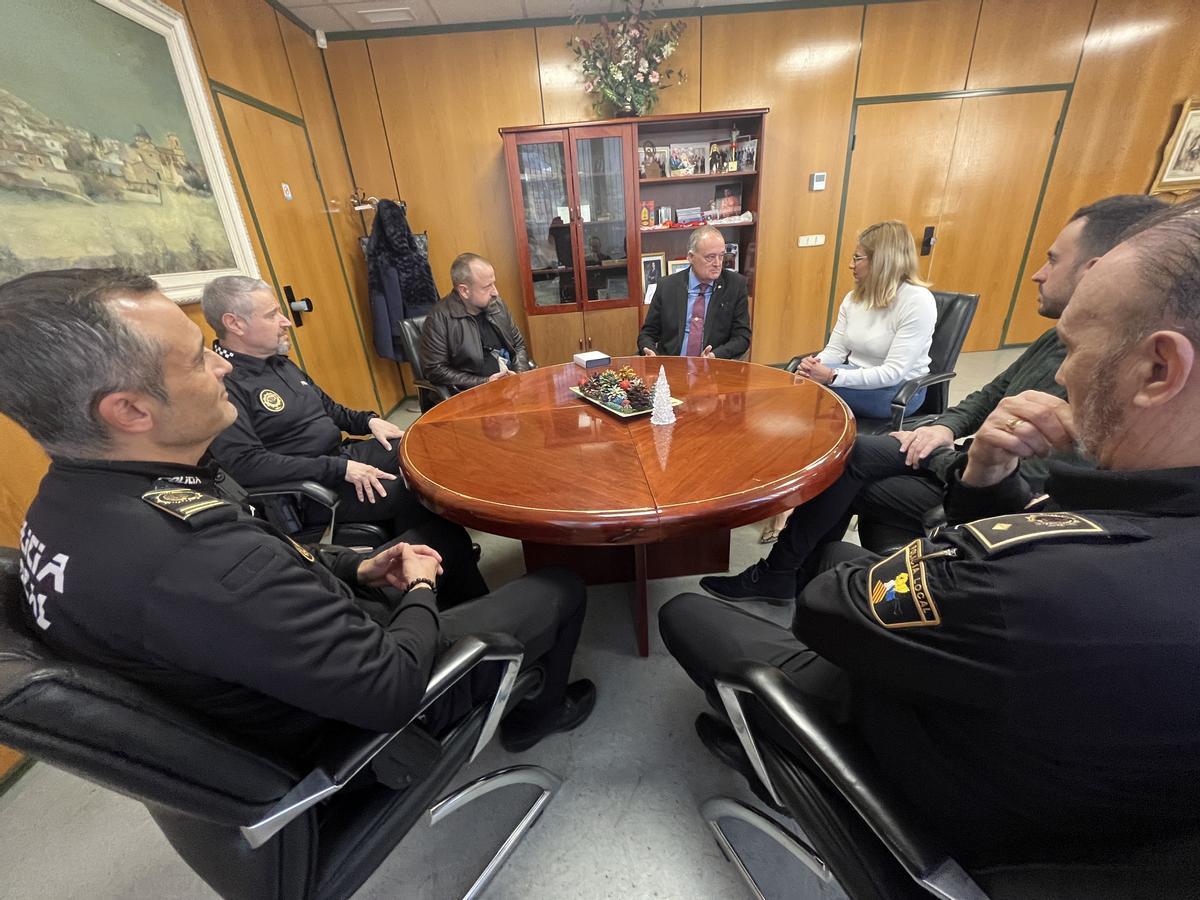 Un momento de la reunión en la Alcaldía de Petrer.