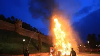 El fuego conquista Toledo con las convivencias de Hogueras