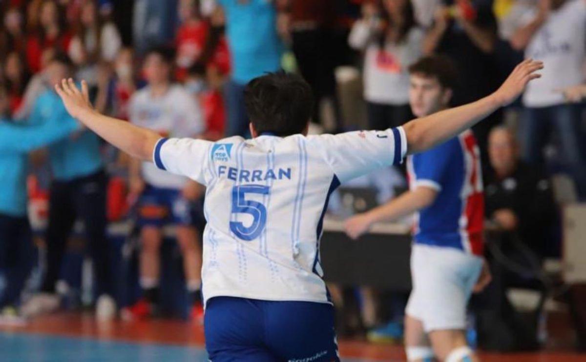 Ferran López celebra un gol.