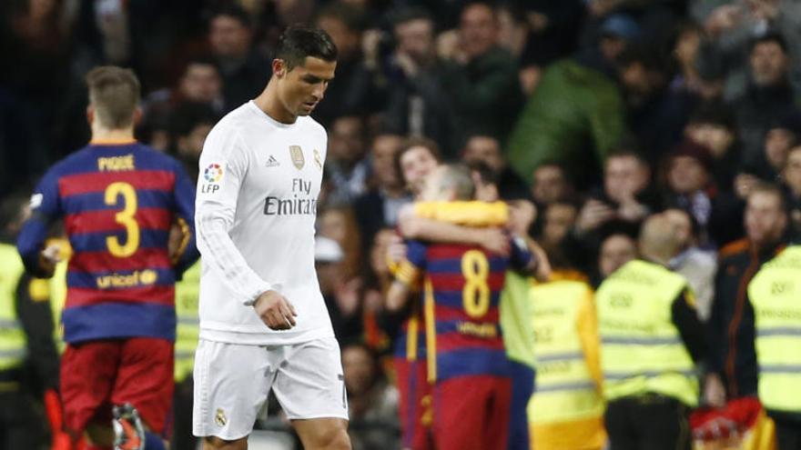 Ronaldo, cabizbajo en una imagen del partido en el Bernabéu.