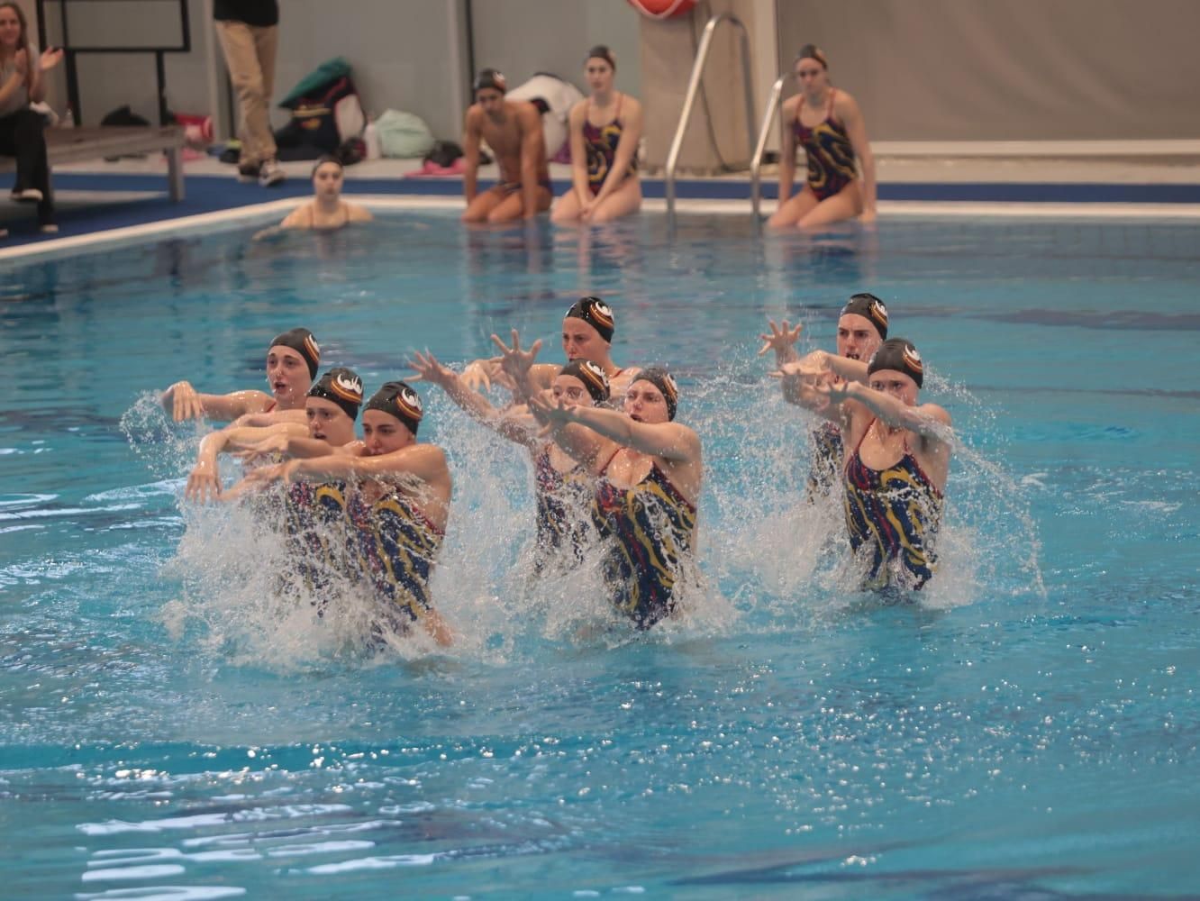 Exhibición solidaria por la dana del equipo español de natación artística