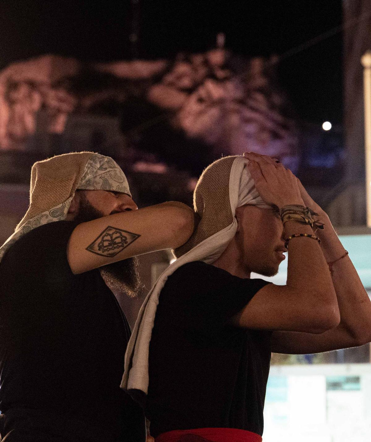 El frío no desluce las procesiones del Martes Santo en Alicante