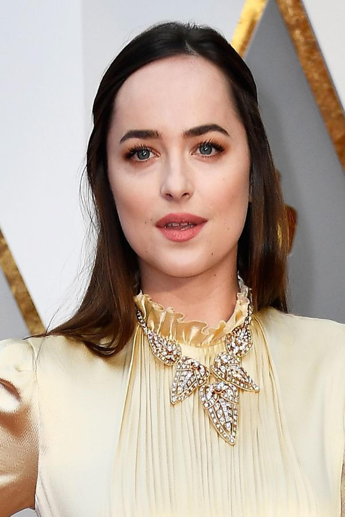 Dakota Johnson en los Premios Oscar 2017: apuesta por la naturalidad