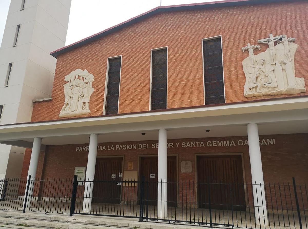 ... que pervive con sus características columnas: la de la Pasión del Señor.