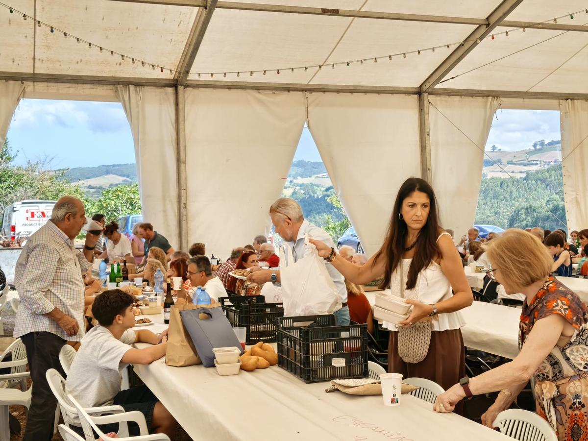 Así fue la V Comilona de las fiestas de Ferroñes, en Llanera