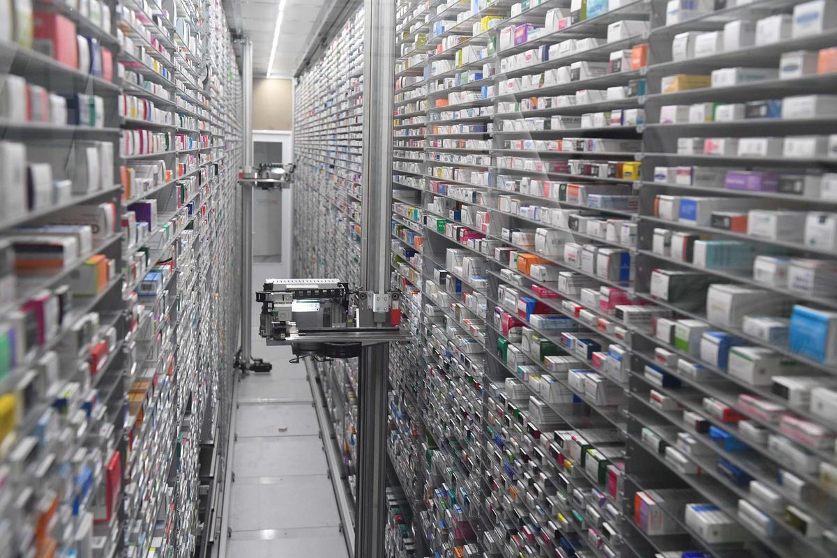 Dispensador de medicamentos de la farmacia Castro en Cuatro Caminos.