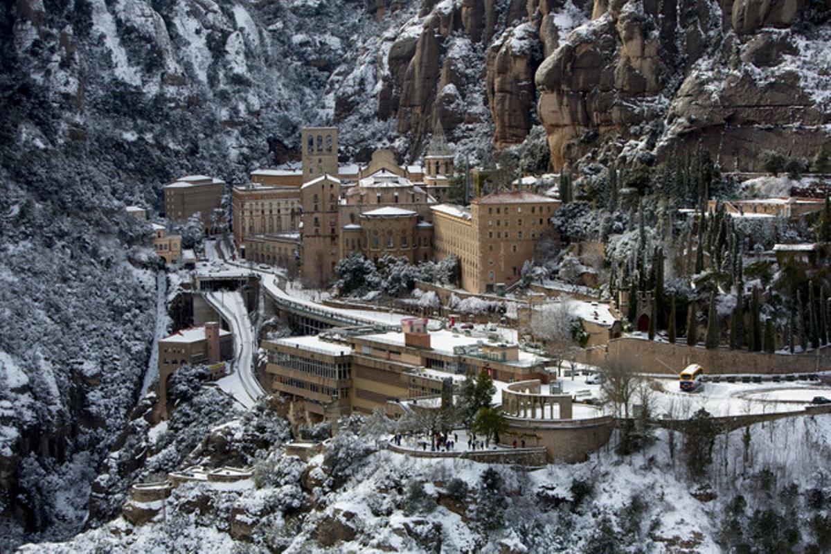 Montserrat des de l’aire.