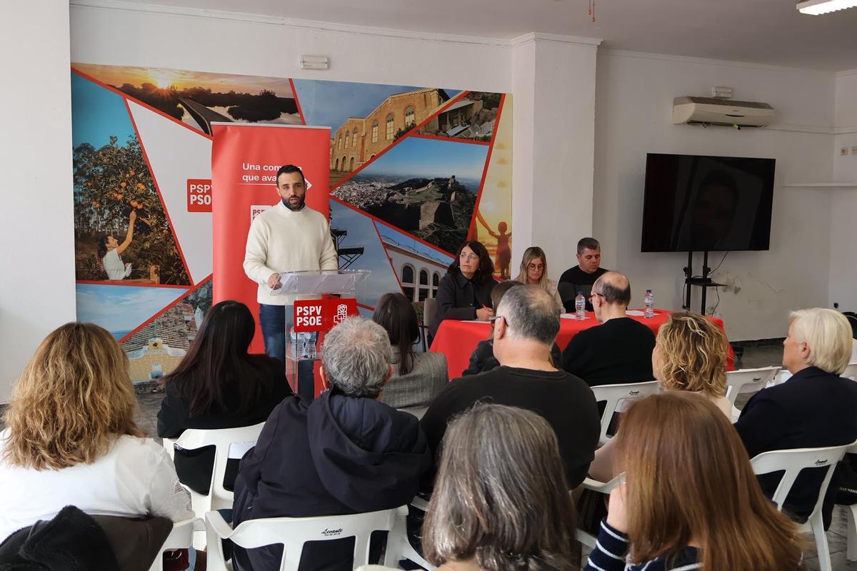 El máximo responsable comarcal, Darío Moreno, durate el comité.