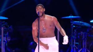 Usher protagonizó una floja actuación en el descanso de la Super Bowl