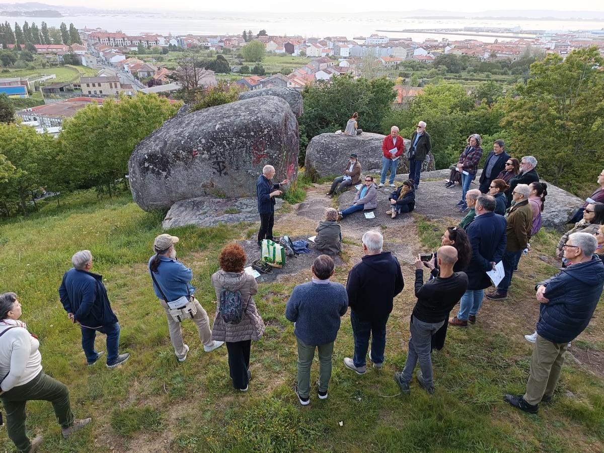 La charla sobre geología desde el Monte da Pastora de Cambados.