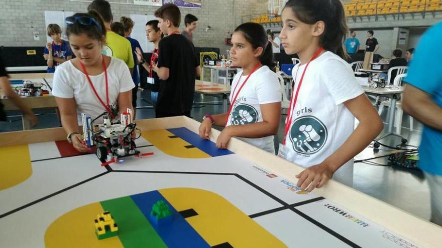 Felanitx se sumerge en la &#039;World Robot Olympiad&#039;, los juegos retro, la &#039;Lanparty&#039; y la realidad virtual