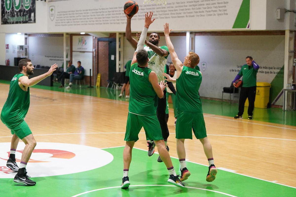 El Unicaja juega este sábado en Santiago.