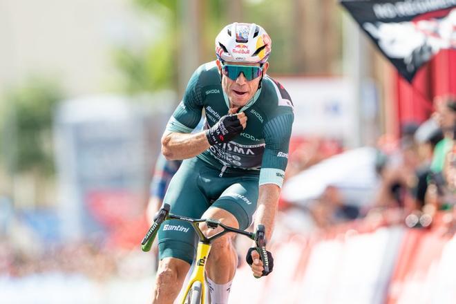 El gran Wout van Aert se exhibe en el horno granadino de la Vuelta