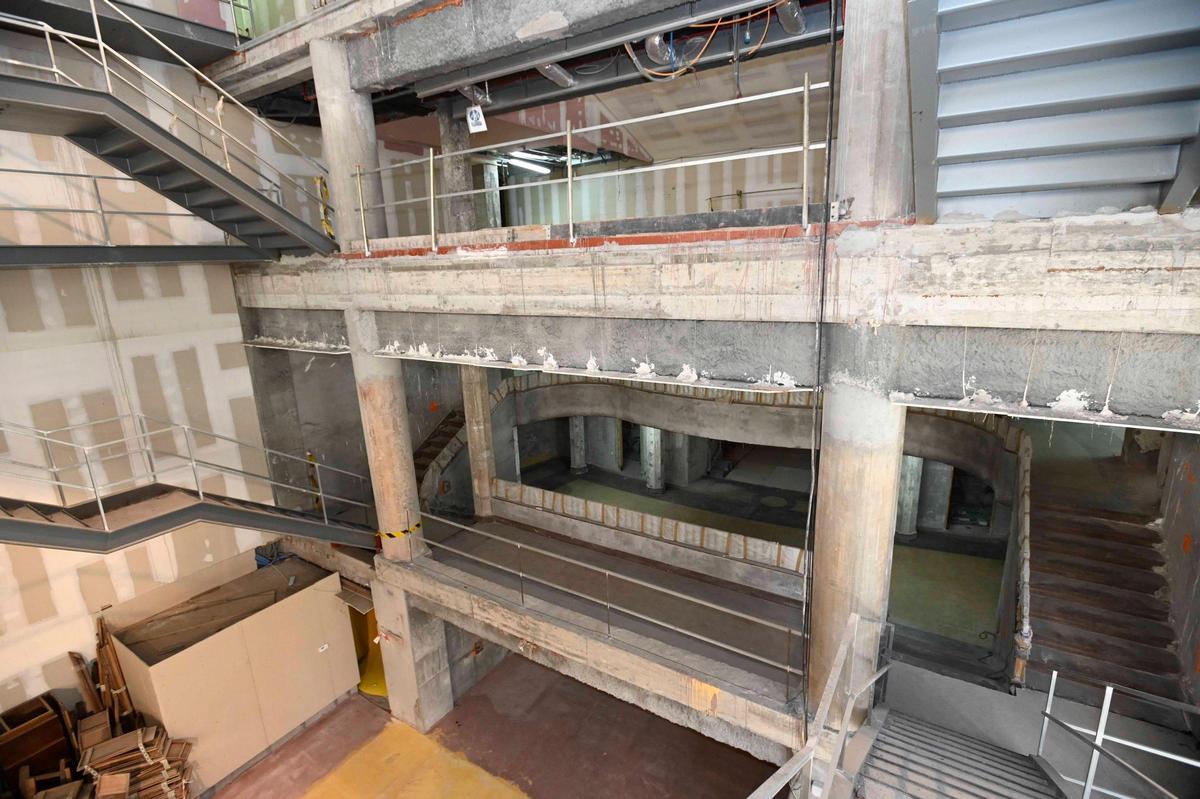 "Halls" y escaleras para comunicar las plantas de edificio