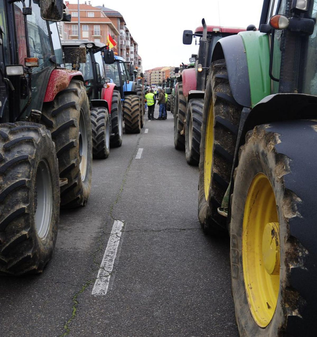 Otra imagen de la concentración de los sindicatos en El Ferial. | J. A. G.