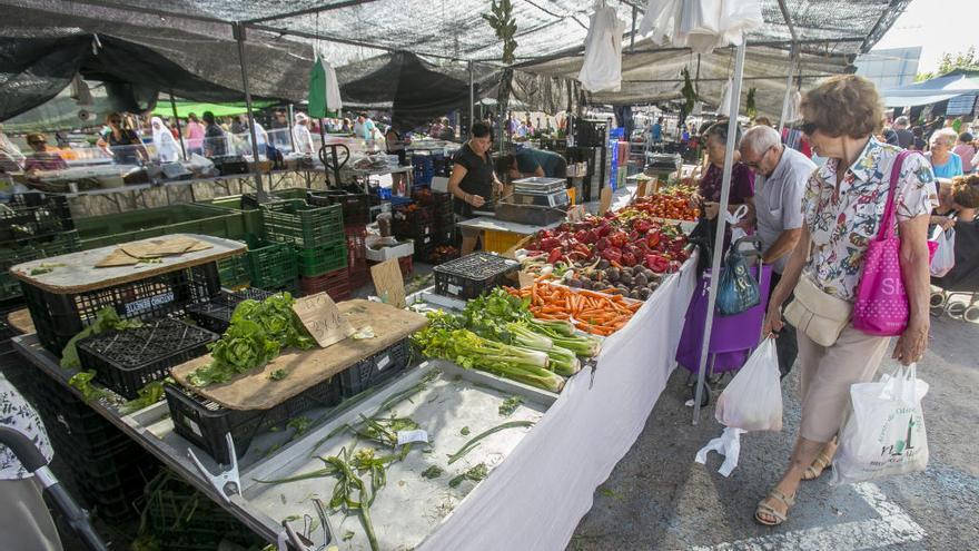 Los agricultores denuncian pérdidas millonarias por el cierre de los mercadillos y otros canales de venta directa de productos frescos