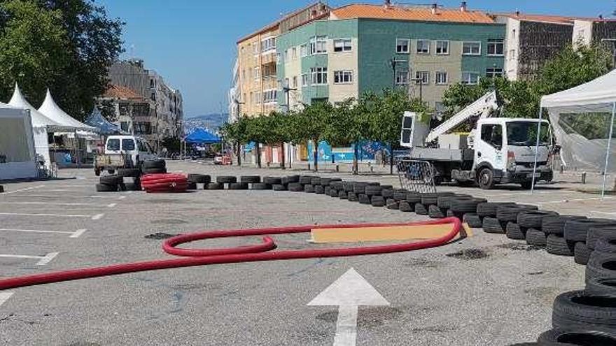 Los preparativos, ayer, del Bueu Dron Fest. // S.Álvarez