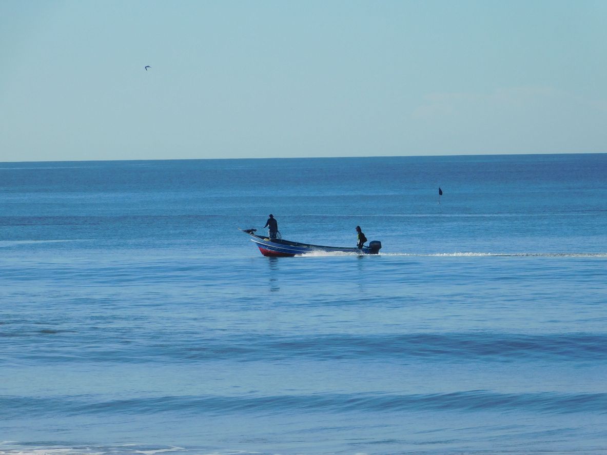 Pescadores salvadoreños de servicio