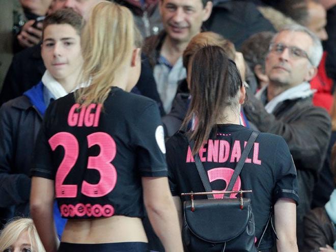 Kendall Jenner y Gigi Hadid, con sus camisetas personalizadas del PSG