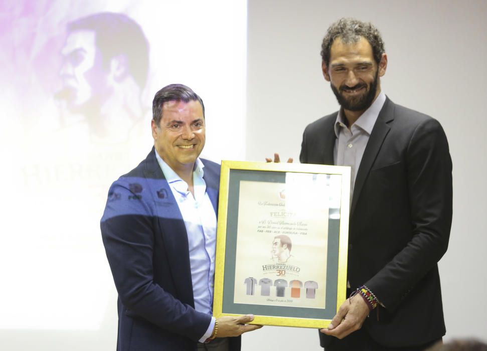 Homenaje al árbitro de baloncesto Daniel Hierrezuelo