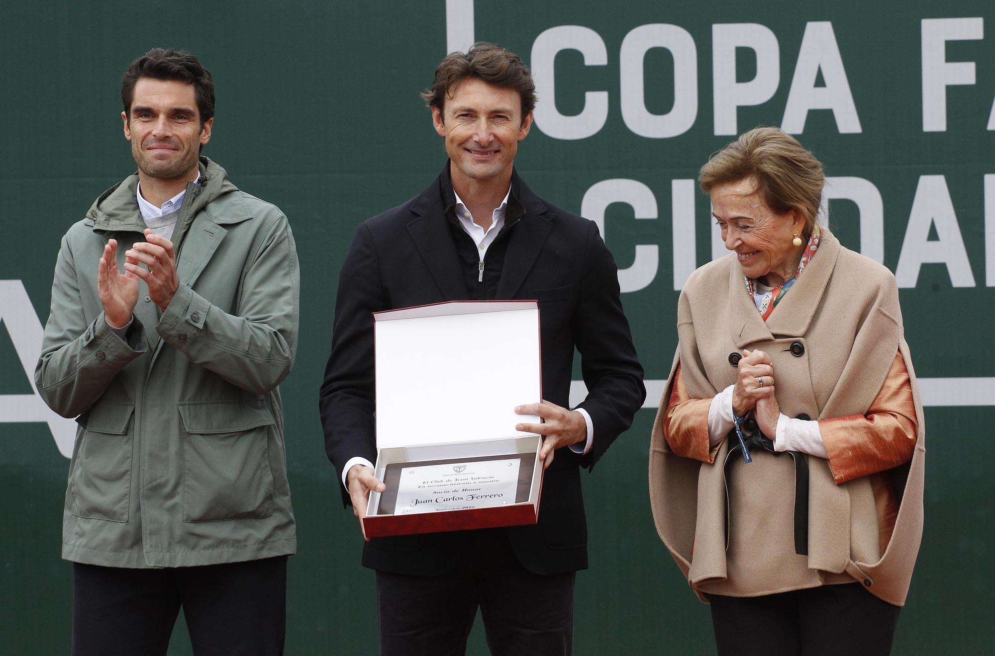 Homenaje a Juan Carlos Ferrero en la Copa Faulcombridge de València