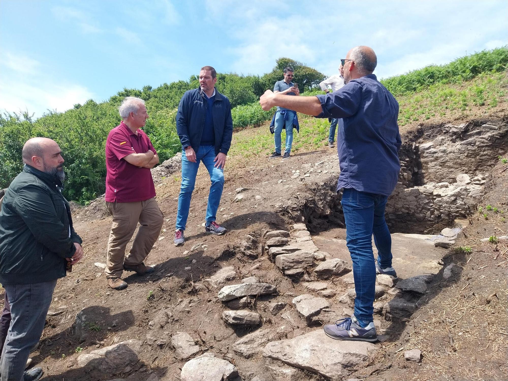 Visita a la isla de Ons: la antigua capilla de San Xaquín y el yacimiento de Castelo dos Mouros