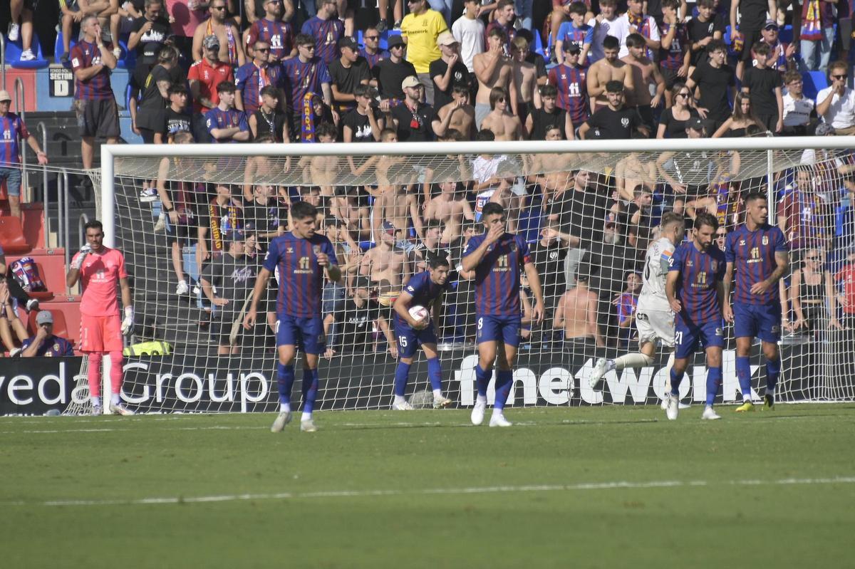 Eldense-Castellón: El Eldense sale malherido del vendaval (2-3)
