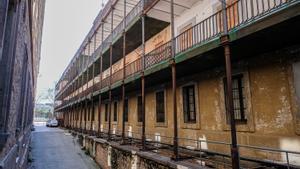 Antiguas viviendas militares en la calle Wellington de Barcelona, abandonadas y destinadas a la UPF