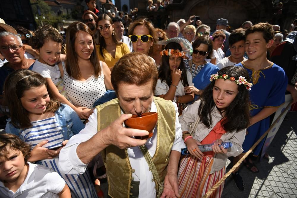 Miles de asistentes consolidan la Feira Franca como una de las fiestas históricas más destacadas de Galicia