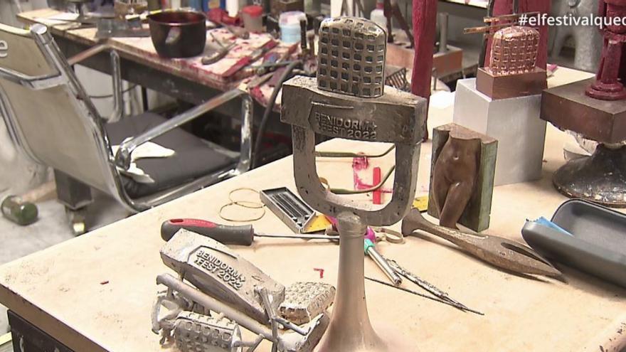 El ganador del Benidorm Fest recibirá un Micrófono de Bronce, obra del escultor José Luis Fernández