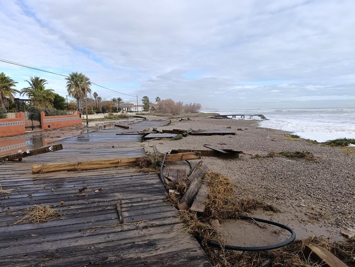 Almenara reclama espigones urgentes tras los graves daños del temporal en la playa Casablanca