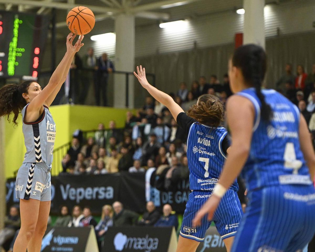 Marina Gea lanza a canasta durante el partido ante el Azulmarino. | PABLO H. GAMARRA