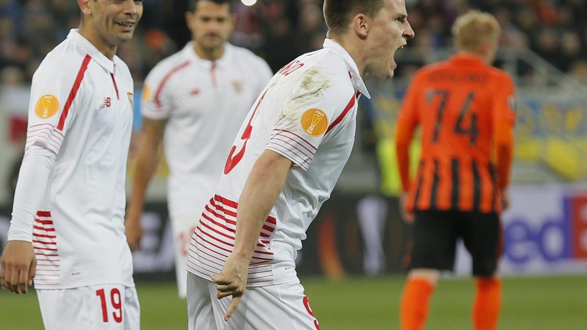 Gameiro celebra con rabia el 2-2 al final del partido. / Efe