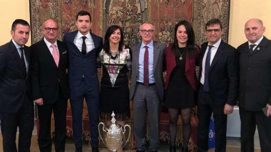 Seleccionadores, jugadores y miembros de la Federación, en Madrid.