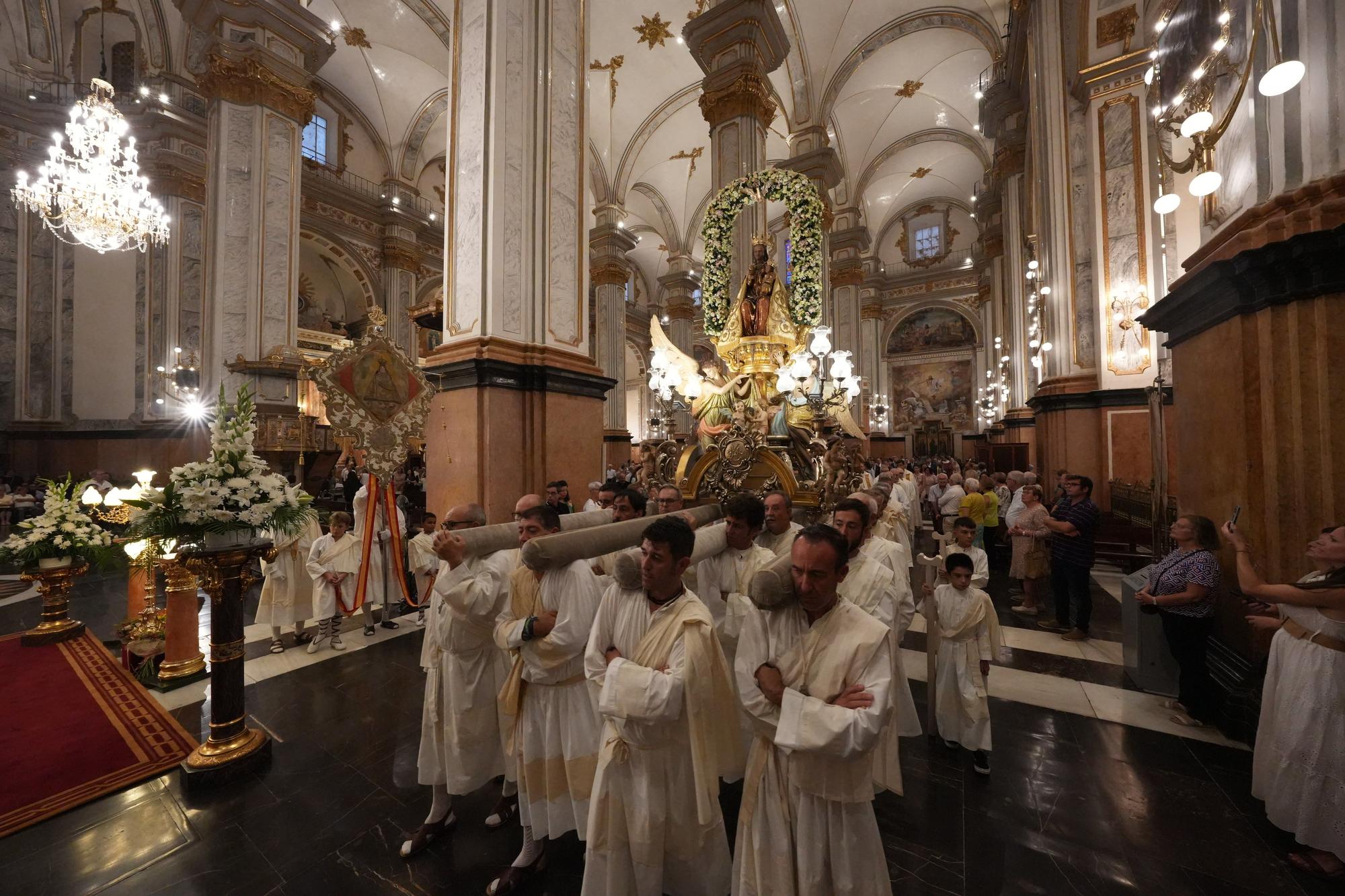 Fiestas en Vila-real: Misa y procesión en la Arciprestal