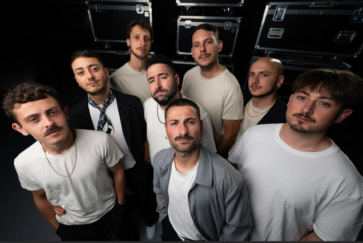 Os integrantes do grupo Quinkillada, do Morrazo, que hoxe actúan na sala O Adro, en Cangas.