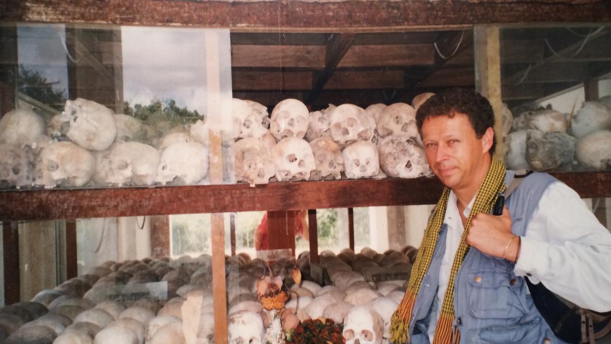 Paseando entre calaveras en Camboya. .JPG