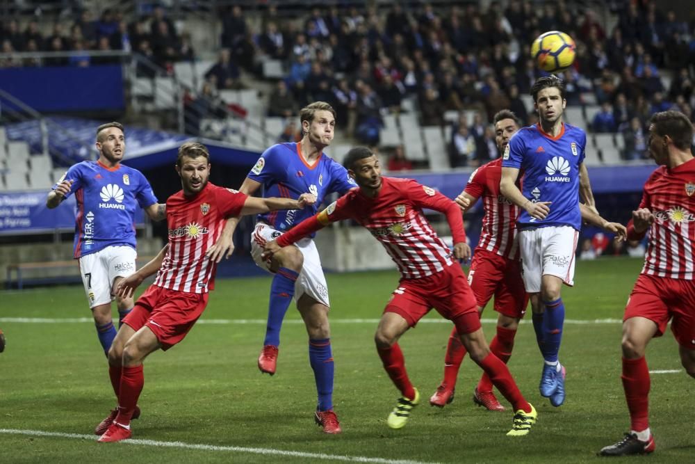 Partido en el Carlos Tartiere entre el Oviedo y el Almería